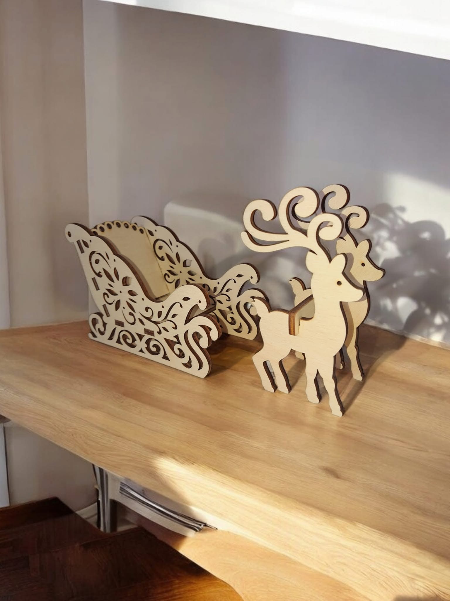 Slitta Natalizia in Legno Traforato