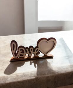 Scritta "Love" in Legno con Portafoto a Cuore
